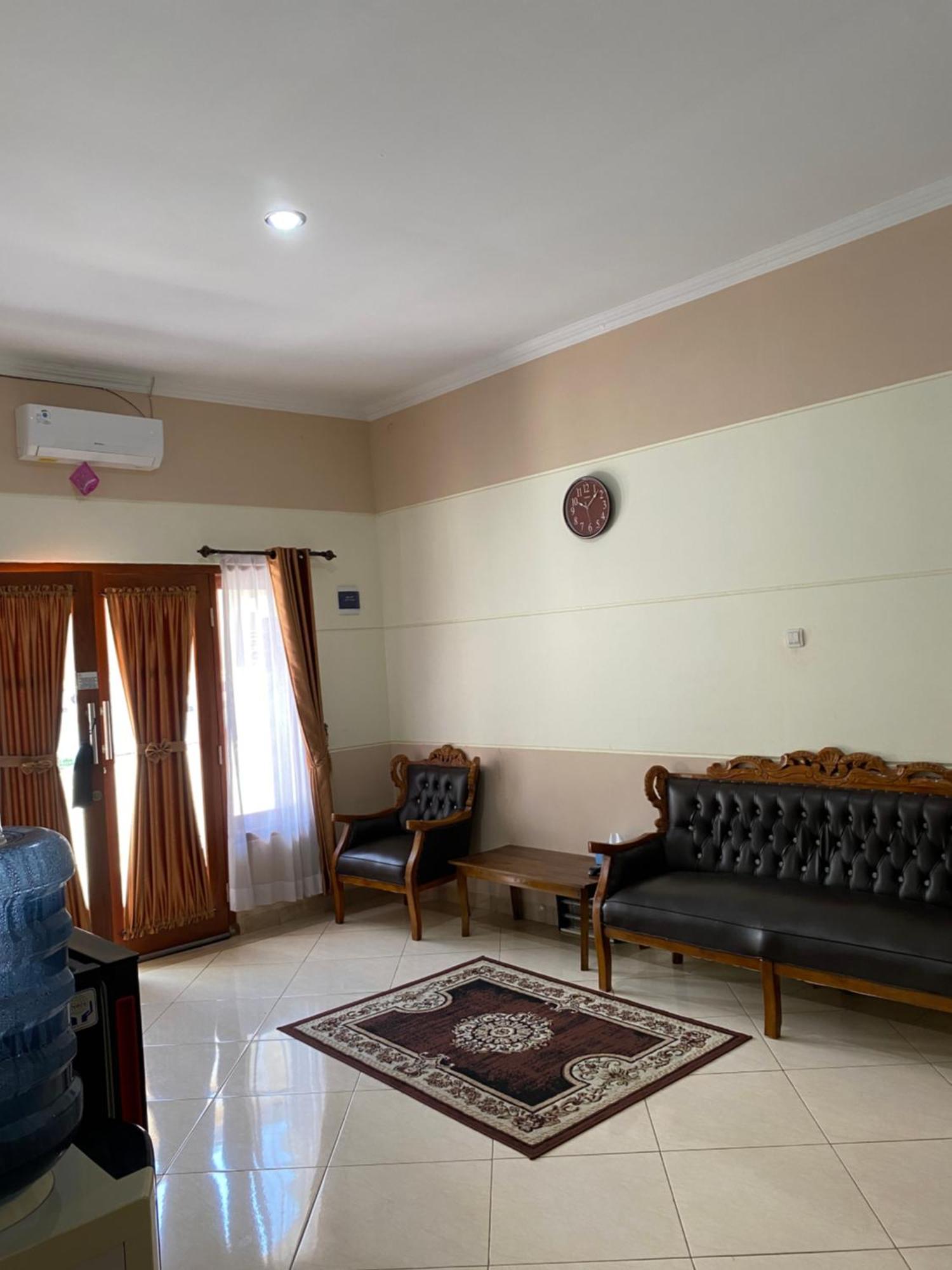 Ngabean Adiputra Guesthouse 2 By Homiq מראה חיצוני תמונה